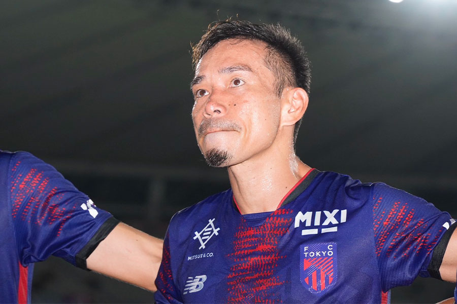 長友佑都 クロスを上げる-FC東京-長友佑都