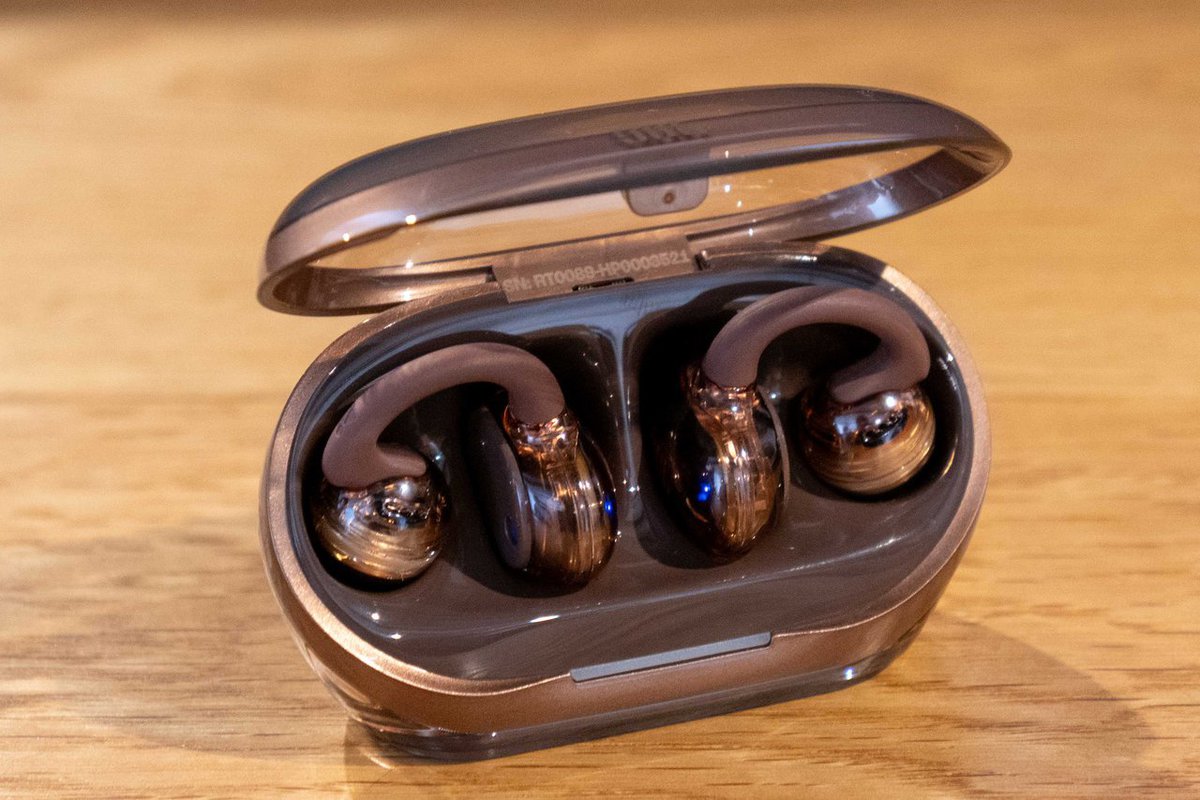 JBL初のイヤーカフ型イヤホン「Soundgear Clips」お披露目。未