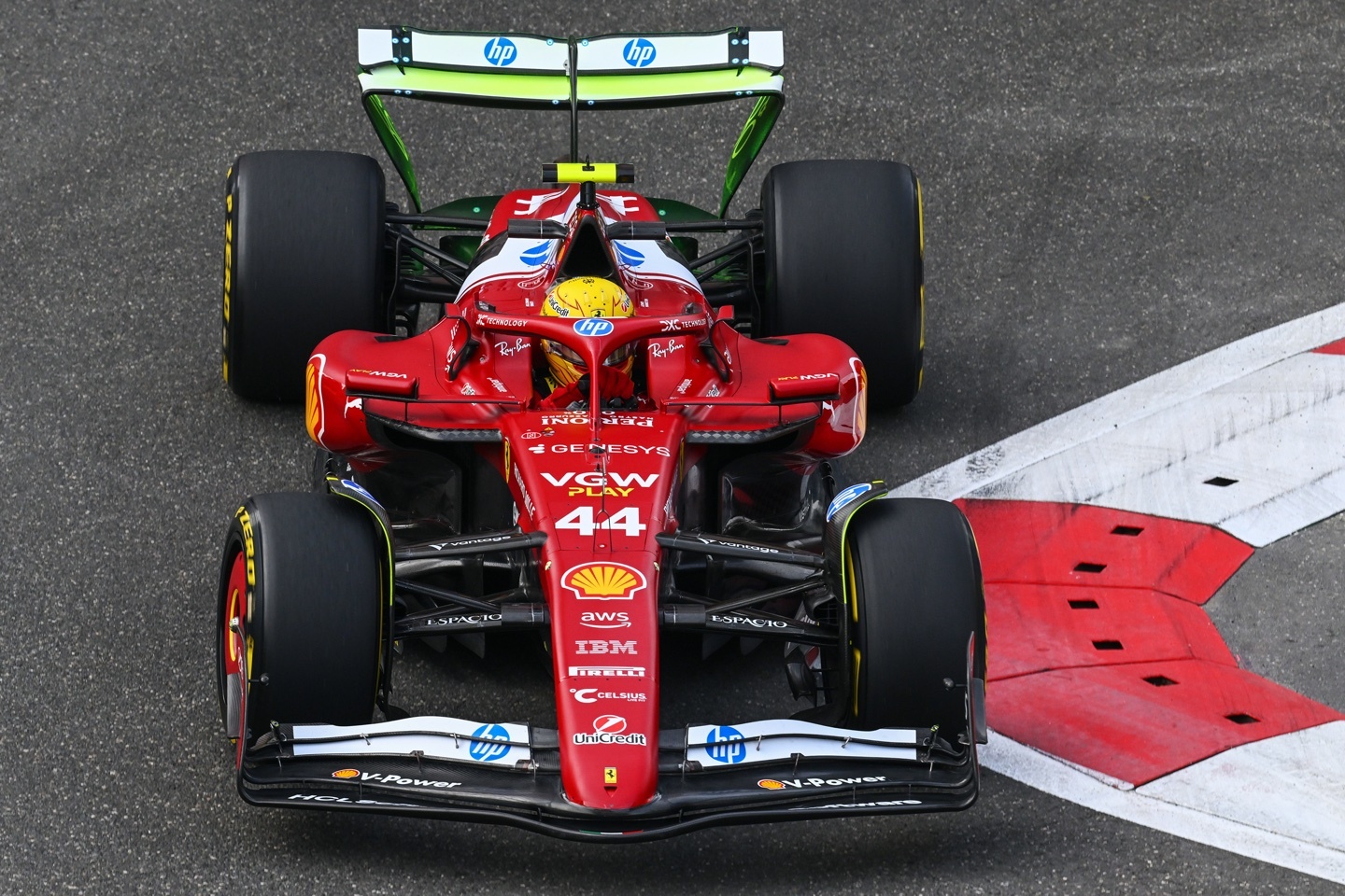 F1 2025 フェラーリ ルクレール ハミルトン ソフトシェル ジャケット S F1 2025 フェラーリ ルクレール ハミルトン ソフトシェル