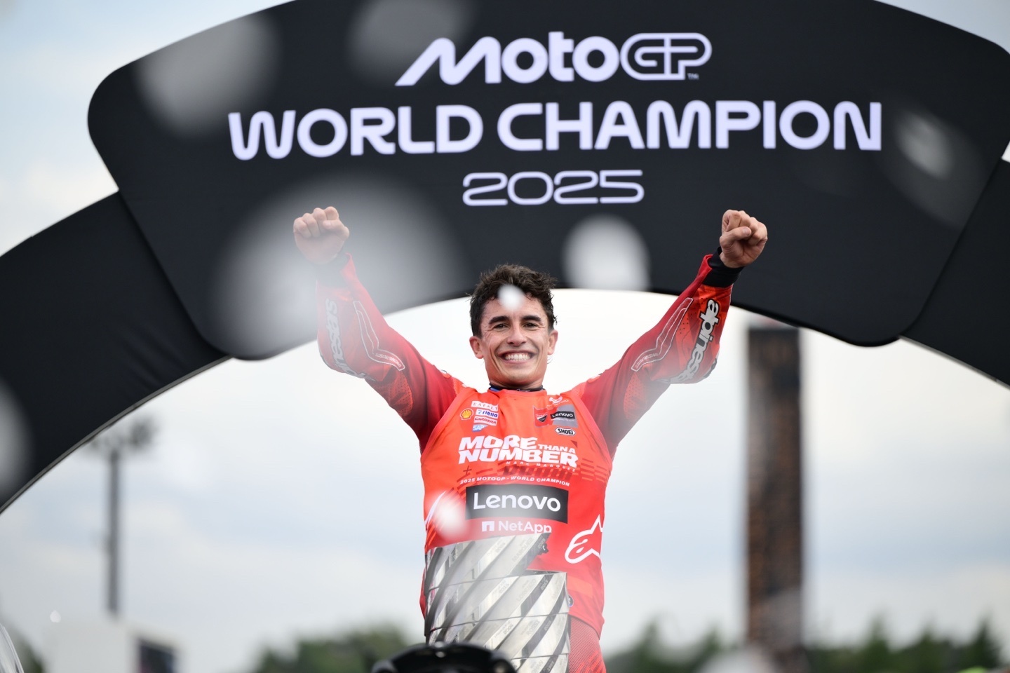 デュゴ マルケス ショウエイからマルク・マルケスの日本 GP グラフィックモデル