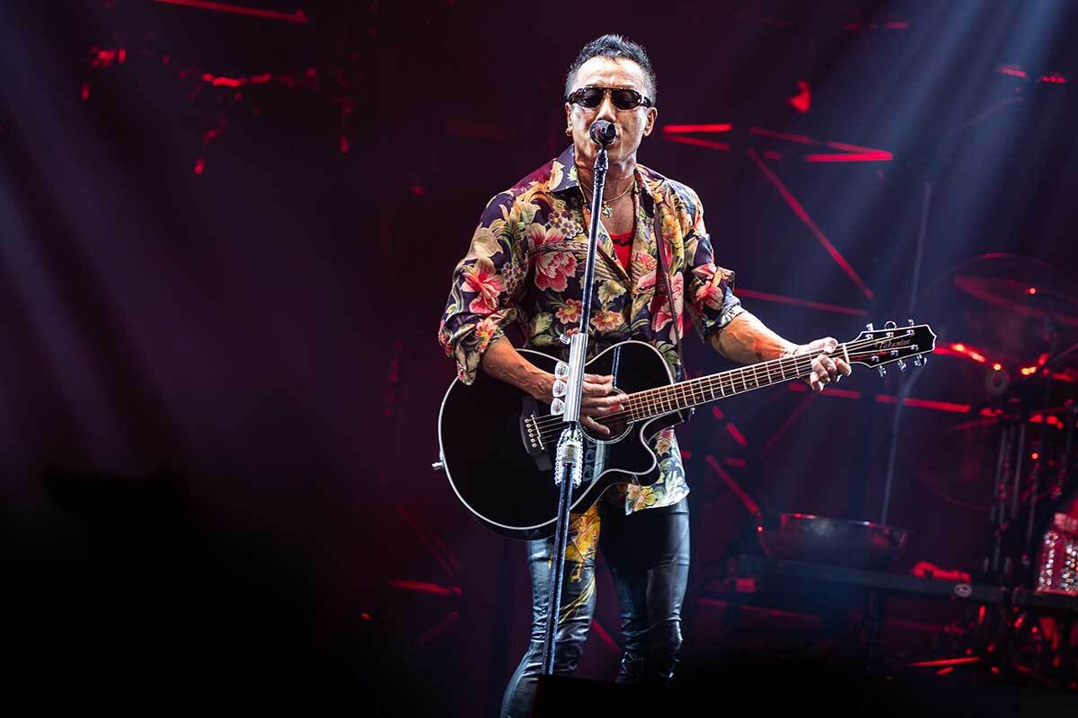 長渕剛、3000万円超の高級車でライブ会場入り 「気分が良かった