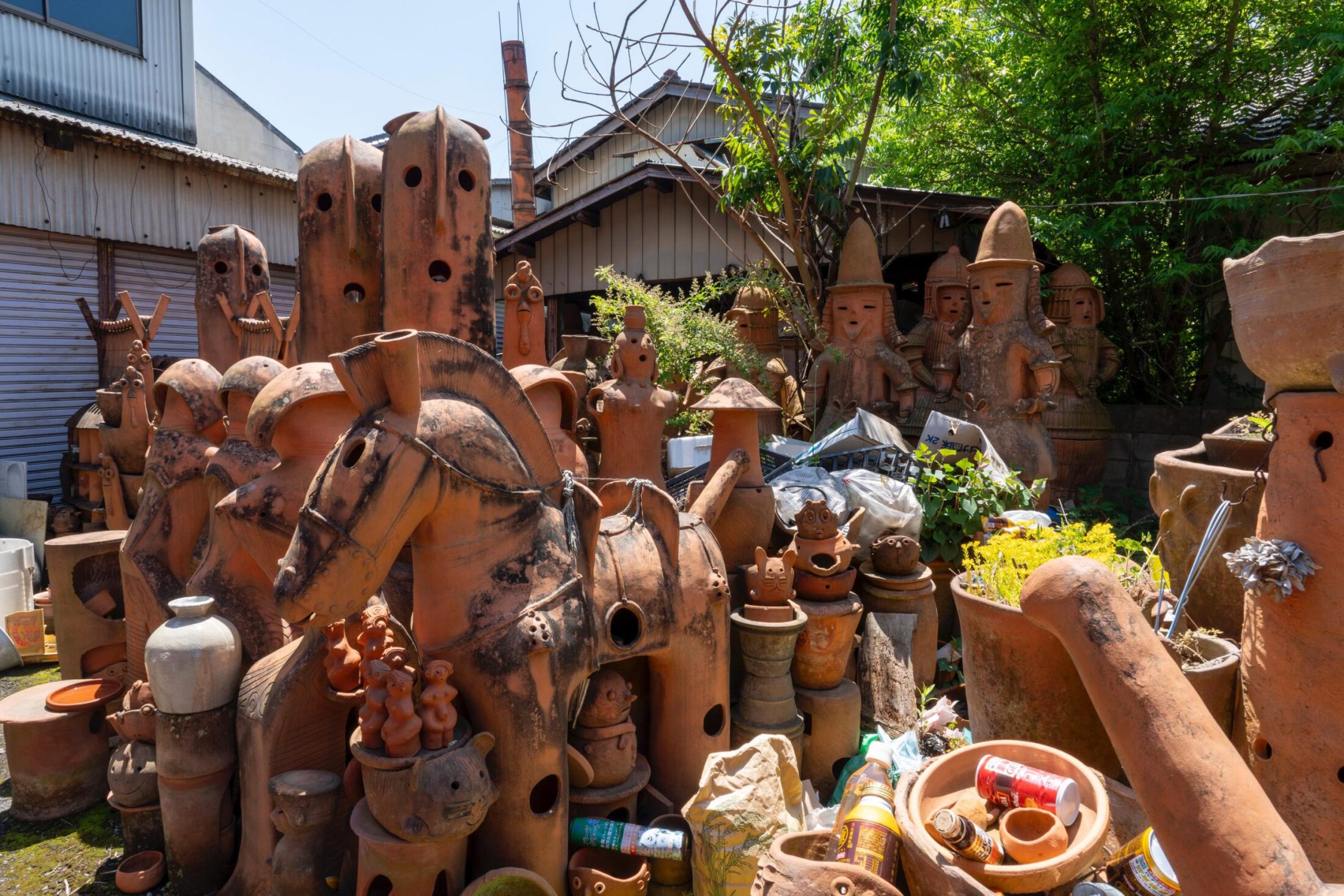 ビッグサイズ 47cm  大型埴輪 200万円の巨大ハニワも！廃墟のような建物に“無数のハニワが