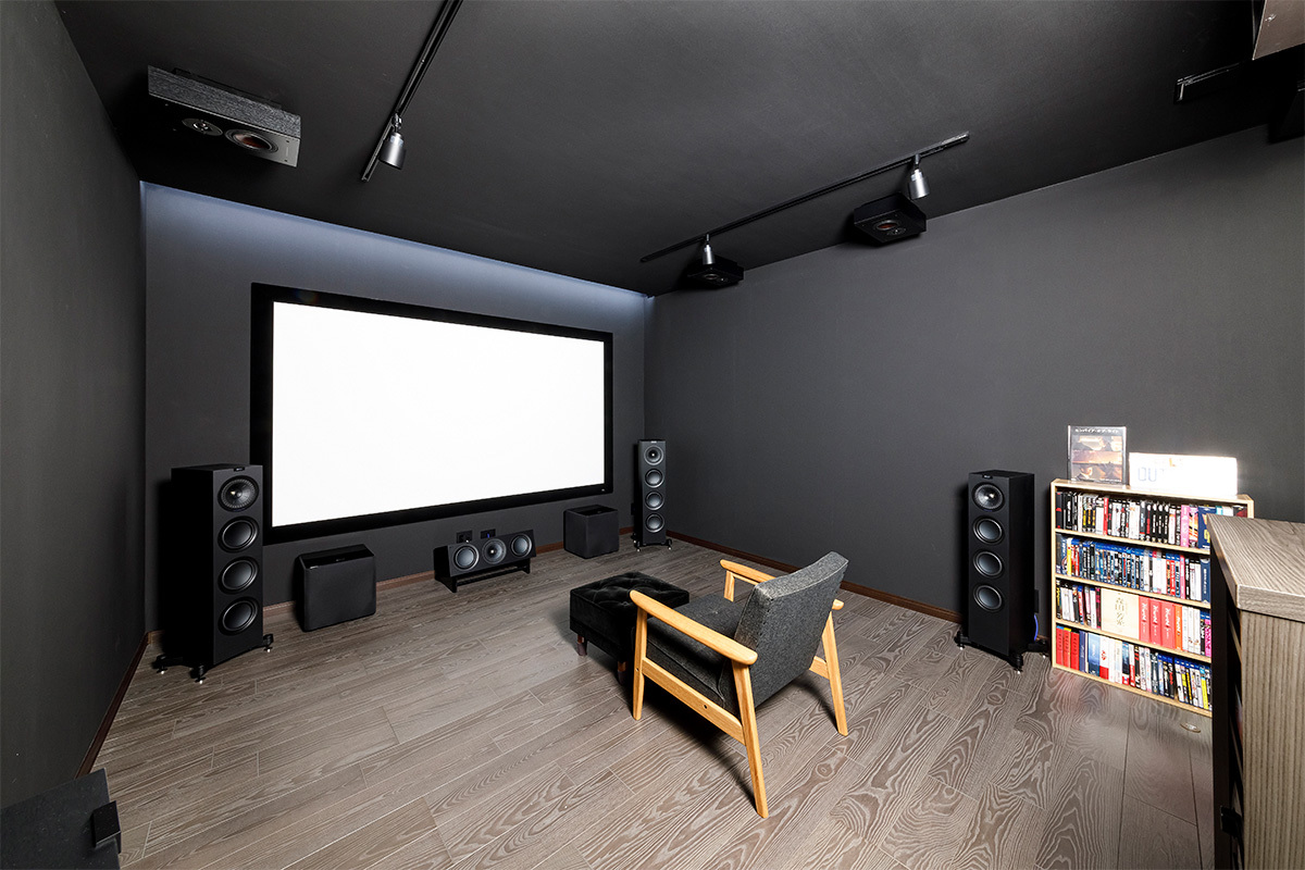 暗幕　ホームシアター 昼間を忘れる、完全遮光のホームシアター専用ルーム。 | 店長の