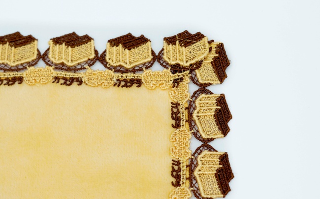 福砂屋×近沢レース店 コラボハンカチ カステラ　ブラウン　イエロー 福砂屋×近沢レース店コラボ！カステラ柄のタオルハンカチが数量