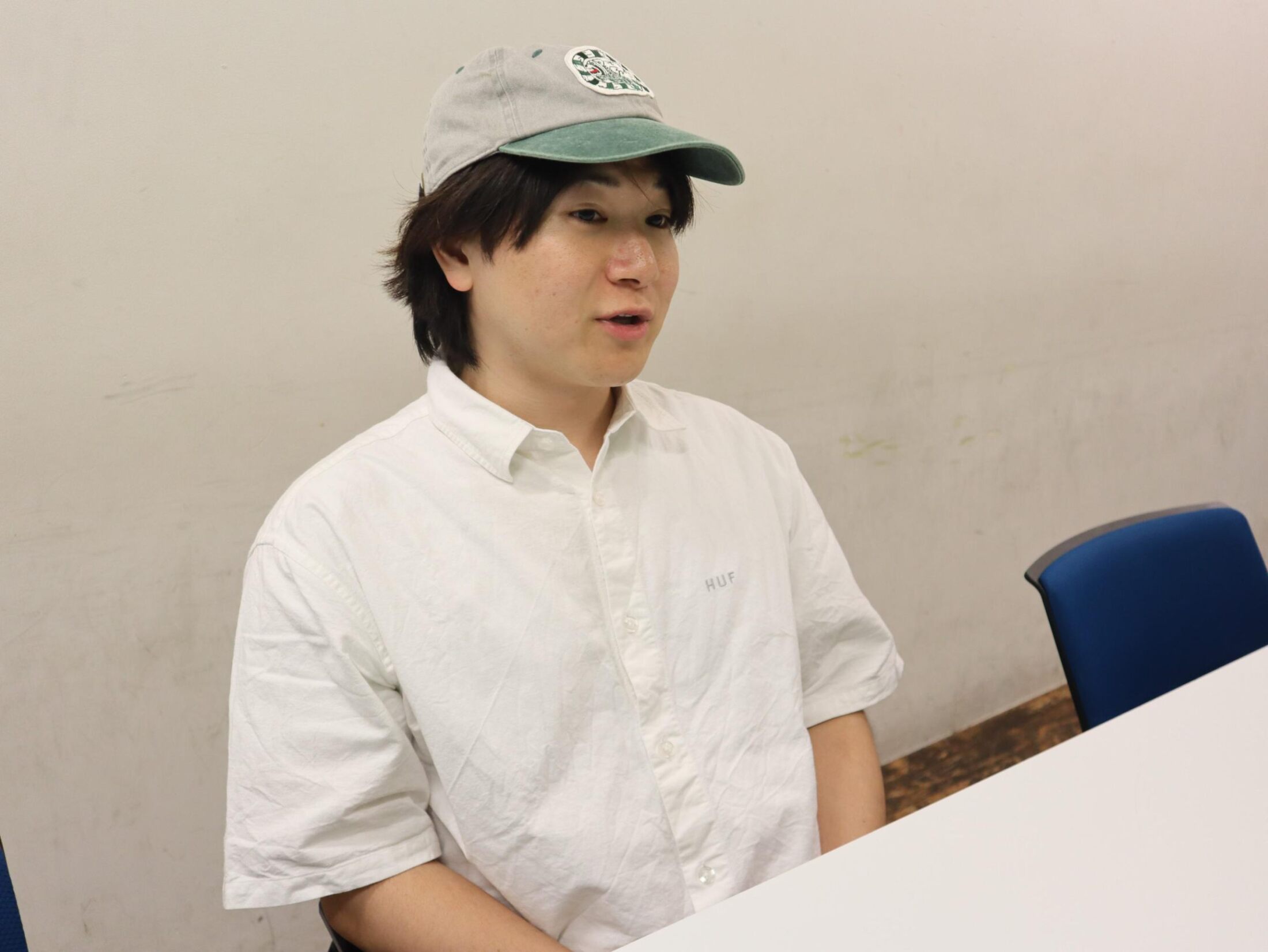 人気お笑い芸人シドニー石井さんの真剣な表情