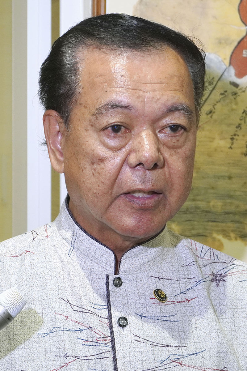 南城市の古謝景春市長。セクハラ疑惑により議会を解散し、その動向が注目されている。