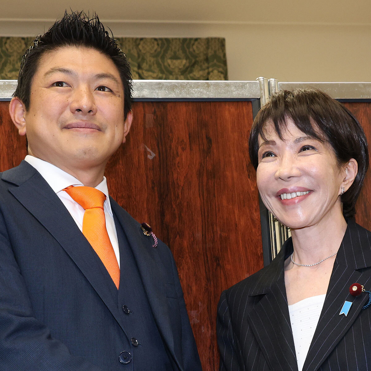 自民党新総裁に選出され、記者会見で発言する高市早苗氏。次期首相の座を巡る動向に注目が集まる。