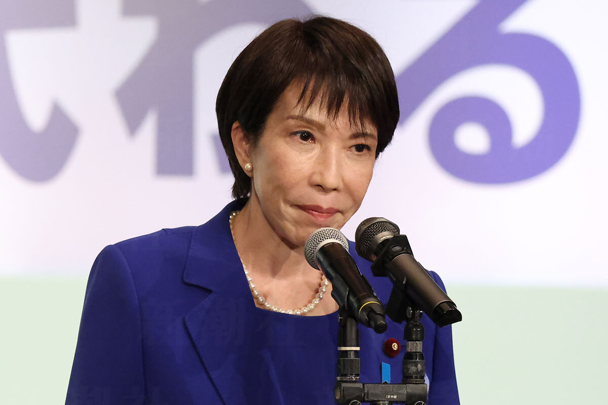 高市早苗 自民党新総裁のポートレート。プロのヘアメイクアップアーティストが分析する、面長を活かした魅力的なメイク術と若々しい印象への改善点