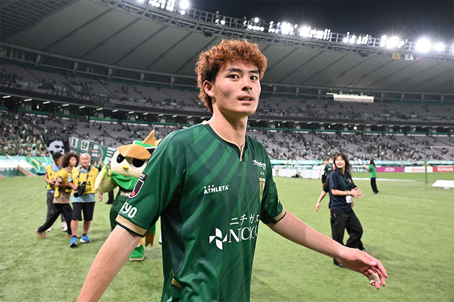 4万円超も即完売「もう売り切れ」 J1×人気ブランド…モデル選手が