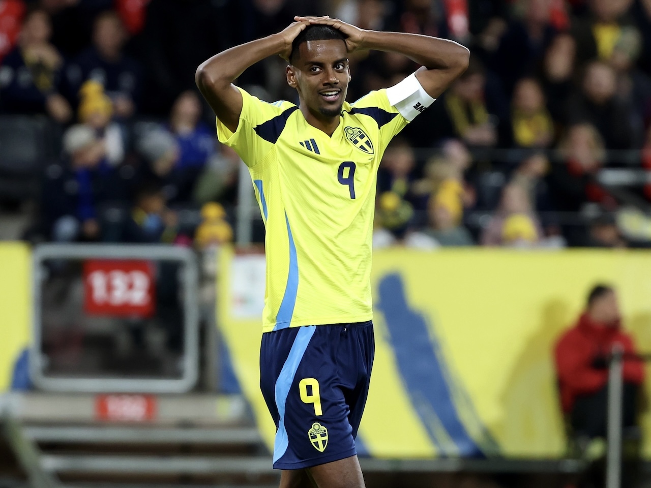 P*N様 ’94スウェーデン代表AW 本当に恥ずかしい」スウェーデン代表がW杯予選敗退の危機…イサク