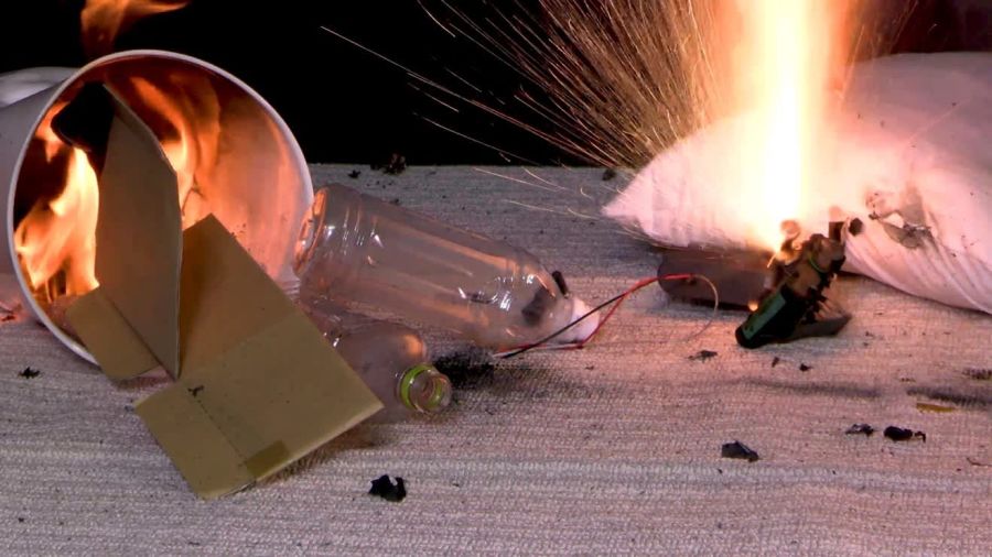 リチウムイオン電池搭載製品のモバイルバッテリー発火事故再現映像