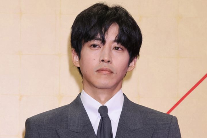 映画出演辞退の決断を下した俳優・松坂桃李の真剣な表情