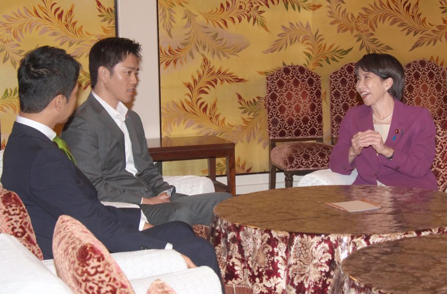 高市早苗自民党総裁と協議する日本維新の会吉村洋文代表と藤田文武共同代表