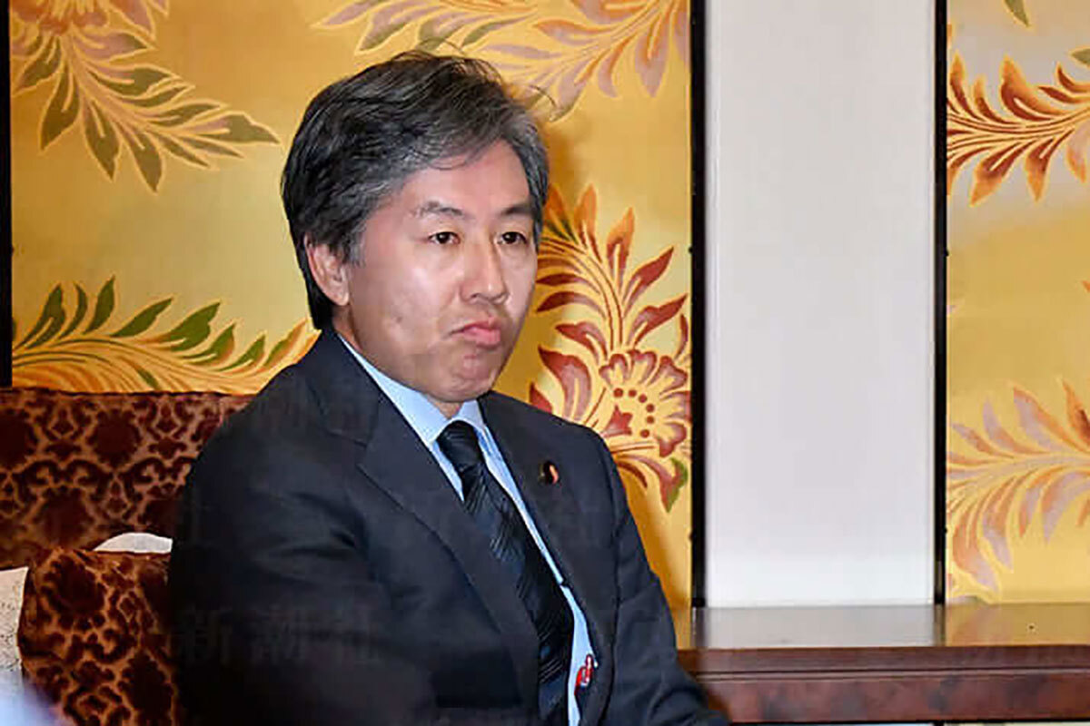 立憲民主党の安住淳幹事長が会見で発言する様子。その言動が政治的波紋を呼んでいる