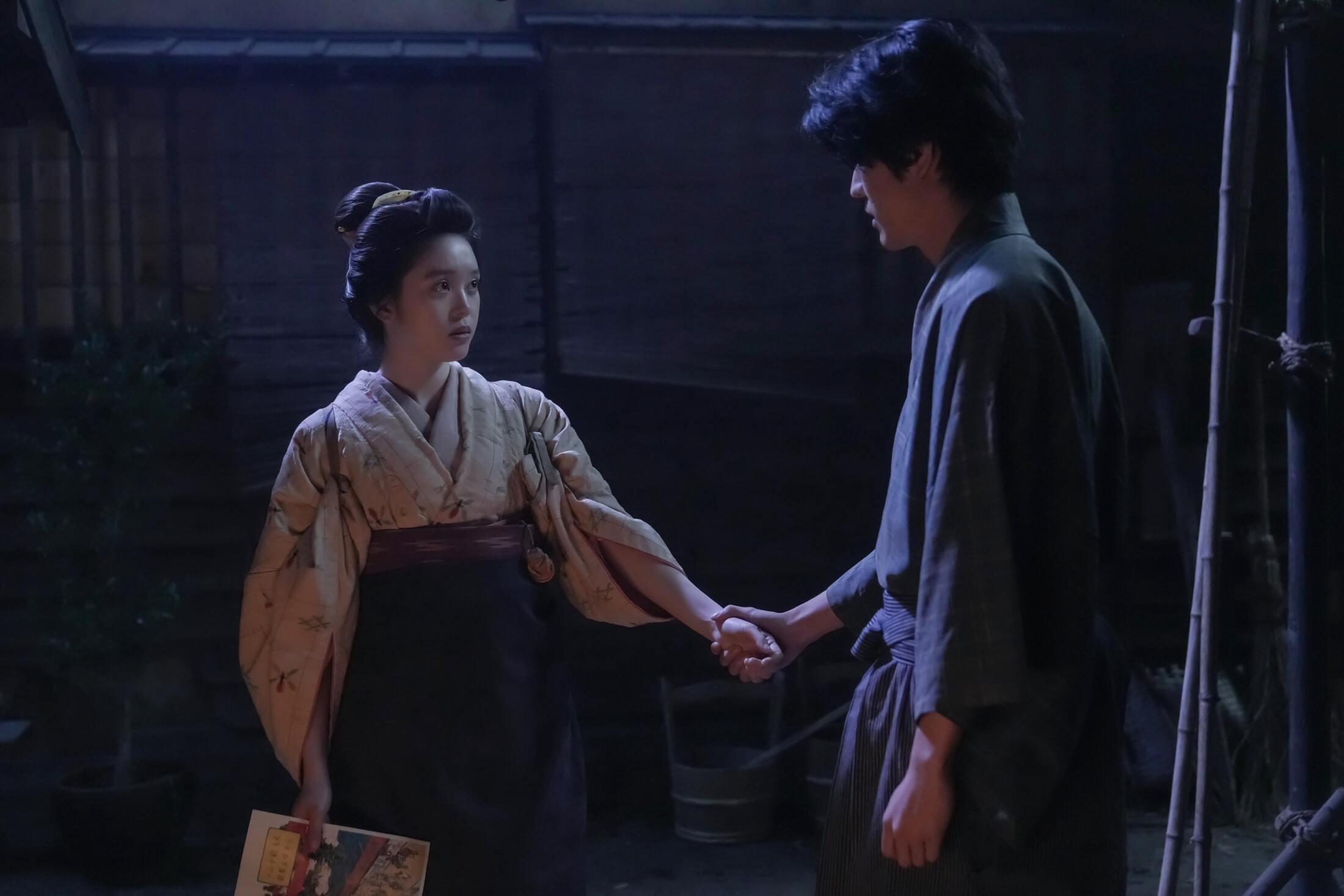 NHK連続テレビ小説『ばけばけ』第16回、ヒロイン・トキを演じる高石あかり。銀二郎の出奔と自身の後悔に涙する姿が描かれる。