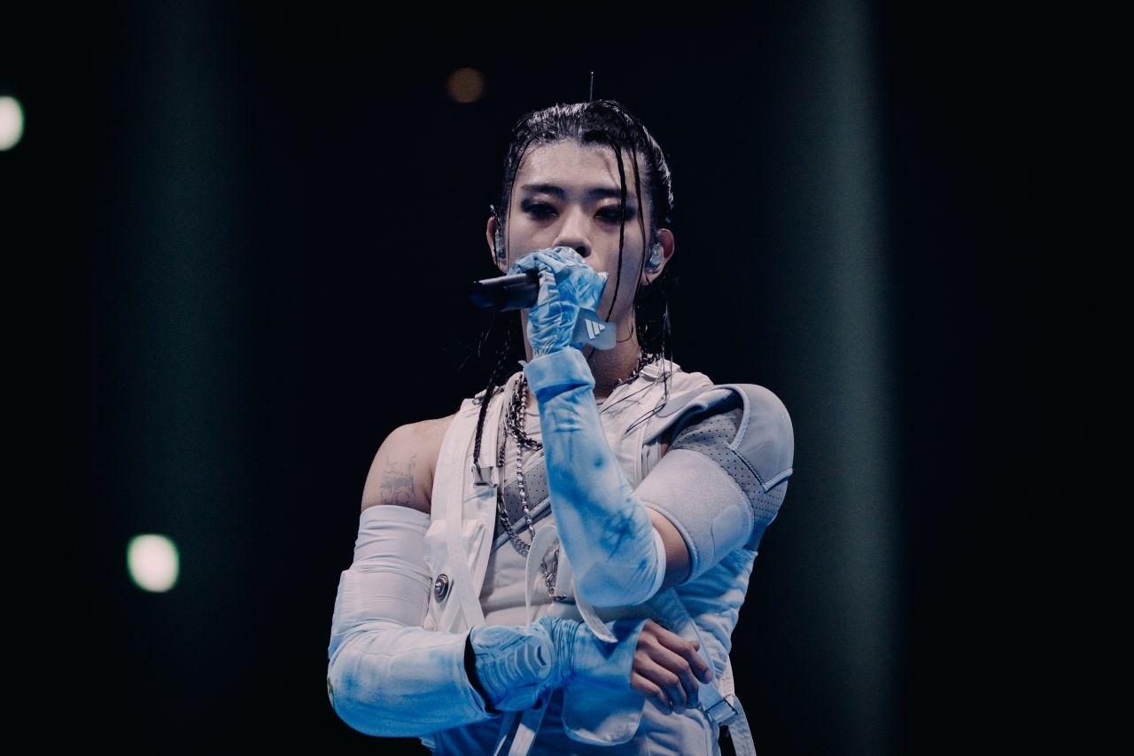 POP YOURS OSAKAのステージでパフォーマンスを披露するラッパーTohjiさん。2026年に音楽活動引退を発表。