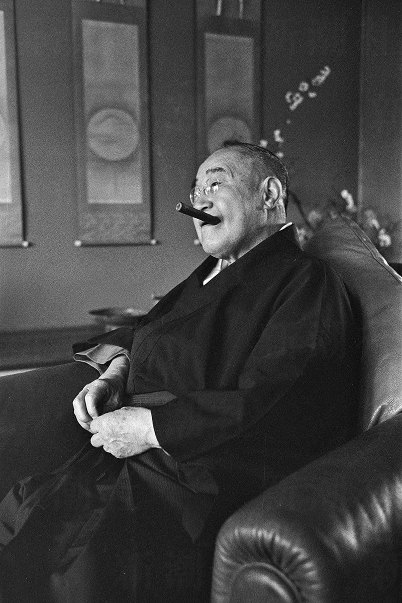 戦後日本の礎を築いた政治家・吉田茂氏が1957年に新潮社によって撮影されたポートレート