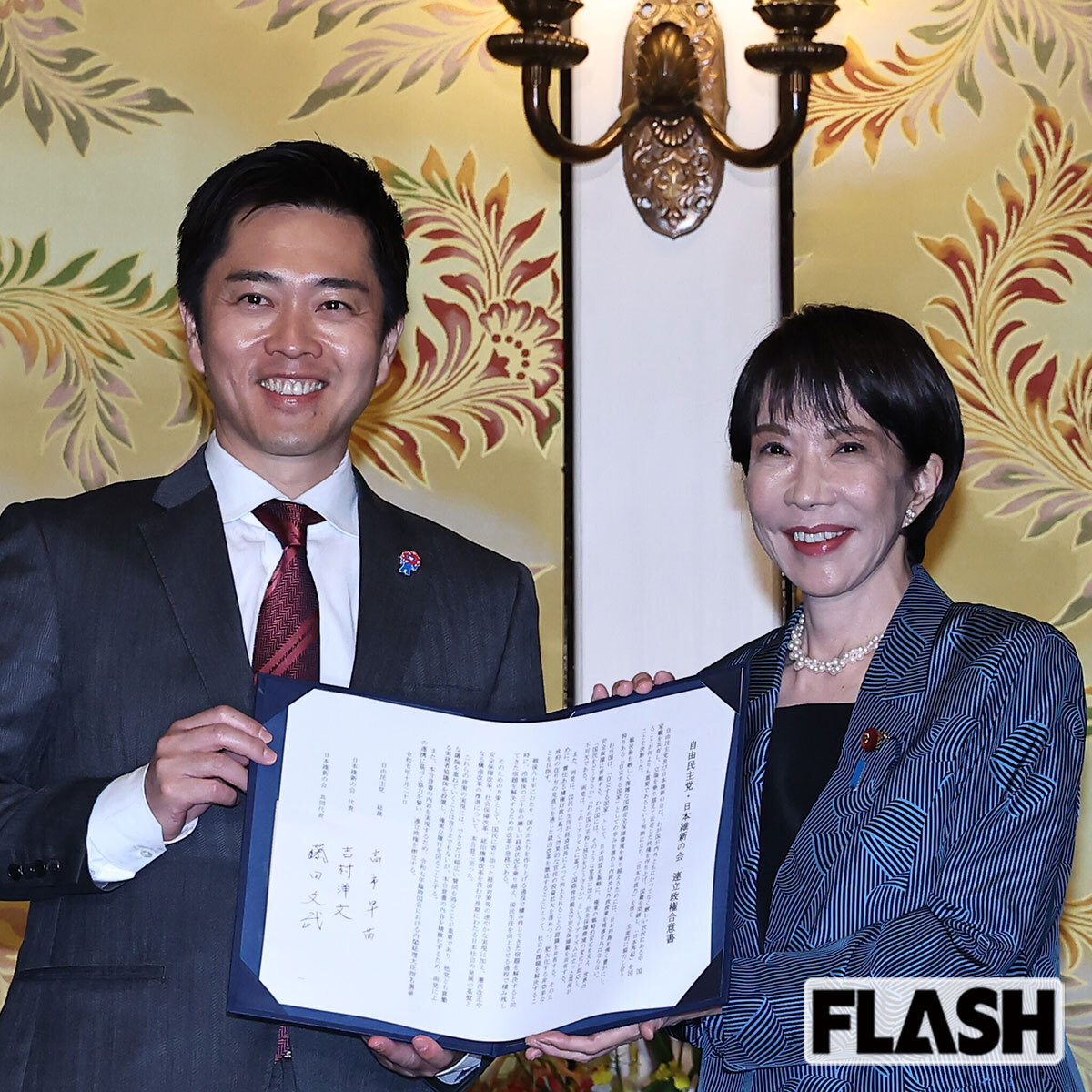 2025年10月20日、連立政権合意書に調印する自民党の高市早苗総裁と日本維新の会の吉村洋文代表
