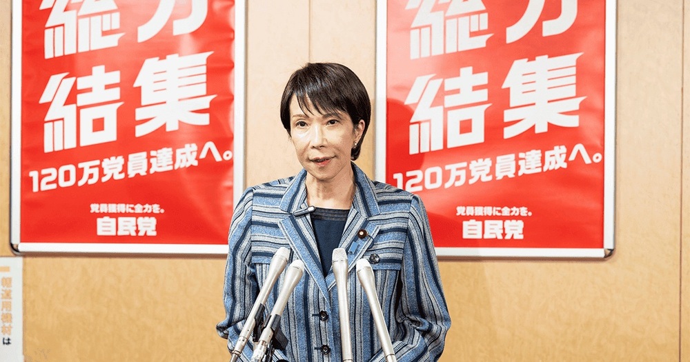 自民党本部でのぶら下がり会見に応じる高市早苗総裁、議員定数削減案を巡る政局の焦点