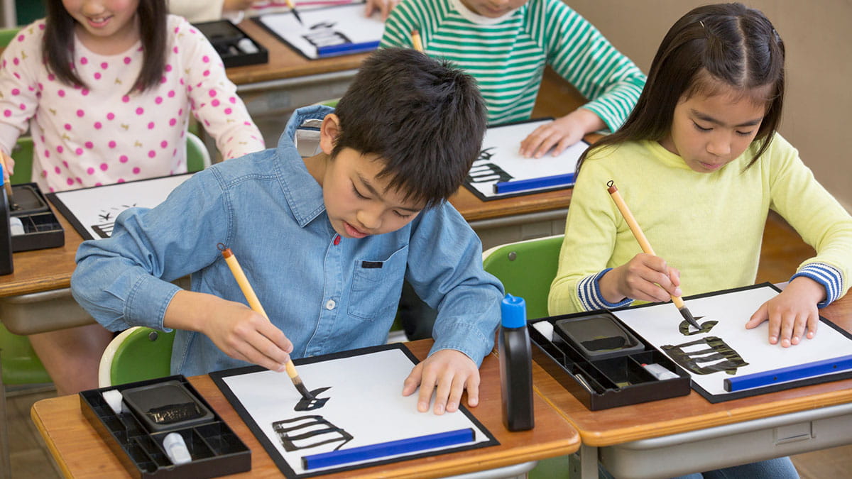 文科省の学習指導要領改訂、カリキュラム過多の課題を示す資料