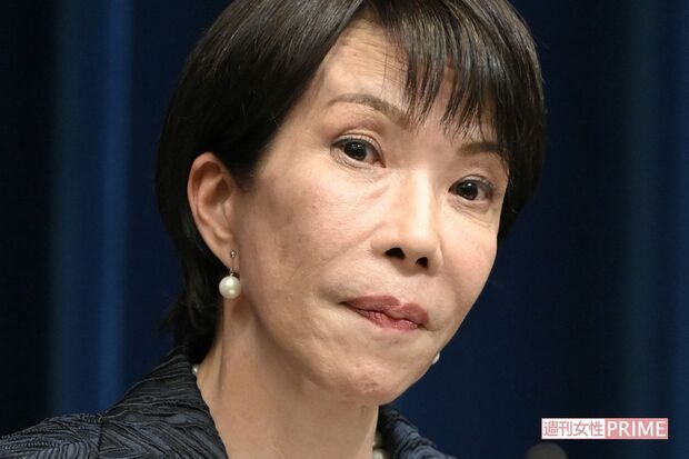 高市早苗新首相、就任後初の記者会見で決意を表明する様子