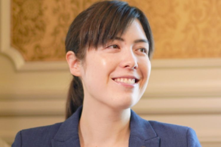 小野田紀美参議院議員の公式ウェブサイトからの肖像。高市新内閣の経済安全保障担当相として注目される。