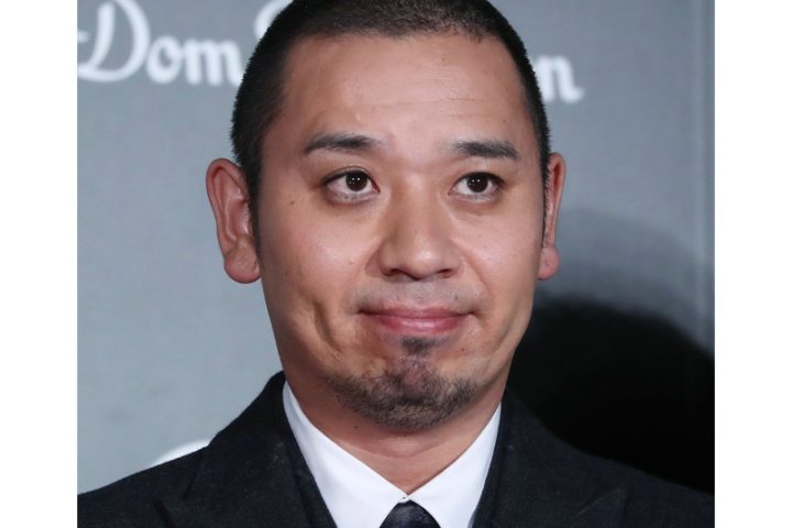 「酒のツマミ」緊急放送変更の波紋:大悟の松本人志コスプレがコンプライアンスに抵触か 千鳥大悟がダウンタウン松本人志に扮した姿。テレビ番組「酒のツマミになる話」の放送差し替えの原因とされたコスプレ。