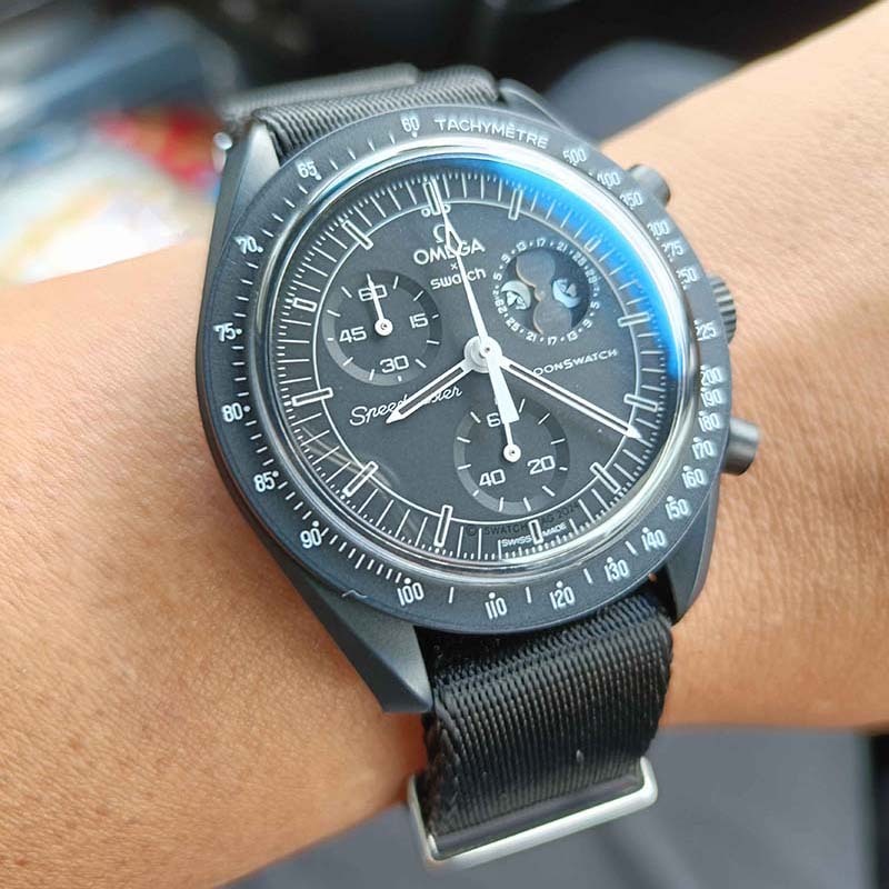 入手不可能！チェスターフィールドFC・139年使用ホーム最終戦プログラム 今週は「月を感じる腕時計たち」3選！『あなたの時計、見せてください