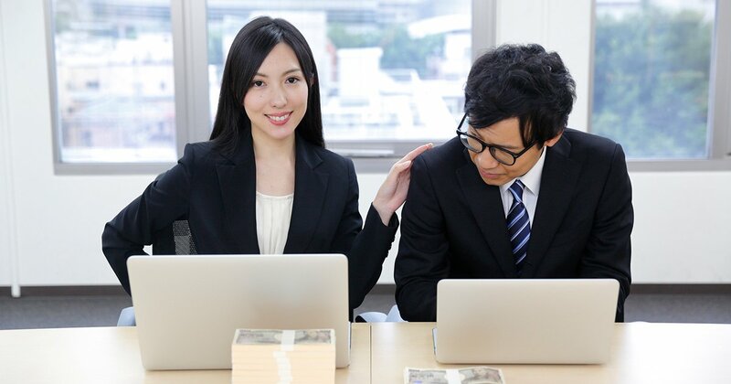 「男女賃金格差」を読み解く鍵:リスク選好度と経済的選択における男女の傾向 男女間のリスク選好度の違いが経済的選択に与える影響のイメージ