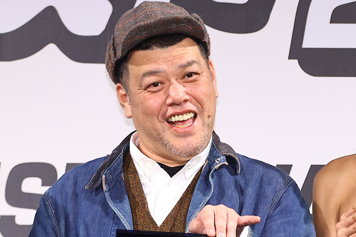 大河ドラマ『べらぼう』で葛飾北斎を演じるくっきー！。奇抜な天才絵師・勝川春朗の登場を印象づける姿。