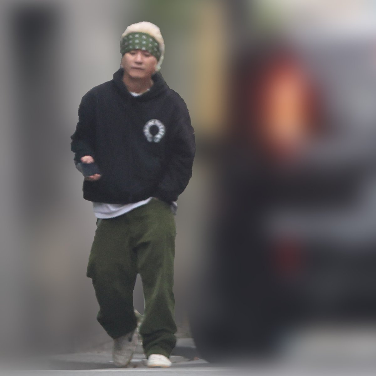 セカオワFukase、20歳年下TikTokerと「結婚前提」の真剣交際が発覚 20歳年下のインフルエンサーと都内を歩くSEKAI NO OWARI Fukase