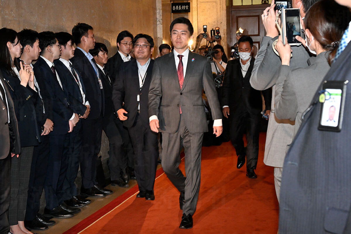 維新の会、連立政権で揺れる「閣外協力」:高市新首相との道筋 高市早苗自民党総裁と日本維新の会吉村洋文代表、連立政権樹立合意後の会見風景