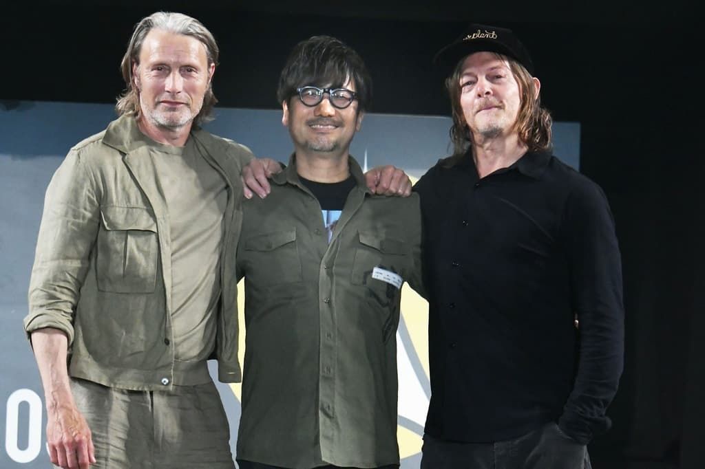 小島秀夫とゲーム表現の革新:『DEATH STRANDING 2』が描く壮大な世界 大阪コミコンに登場した小島秀夫監督とDEATH STRANDING出演俳優のマッツ・ミケルセン、ノーマン・リーダス