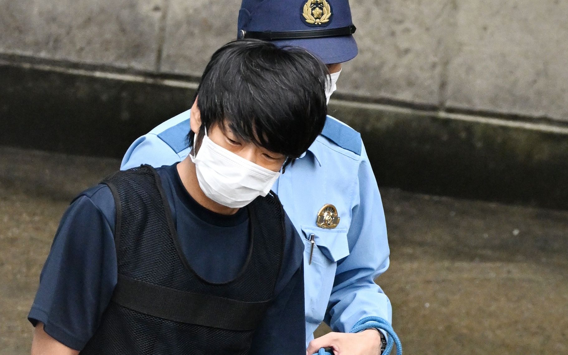 山上徹也被告の悲劇的な家庭背景:旧統一教会への恨みが生まれた経緯 山上徹也被告の顔写真。安倍元首相銃撃事件の背景にある家庭の悲劇を示す。