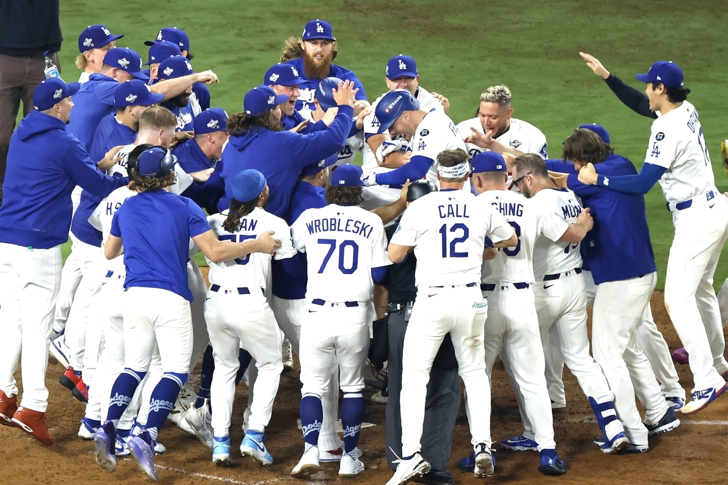 「ヒーローだ」フリーマンのWSサヨナラ弾“2発”は史上初!「またやってくれた」米記者ら大興奮「ドジャースのレジェンドだ」(THE DIGEST ...