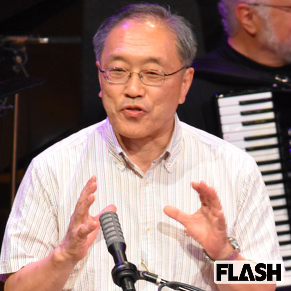 イグノーベル賞授賞式でスピーチする立命館大学の東山篤規教授