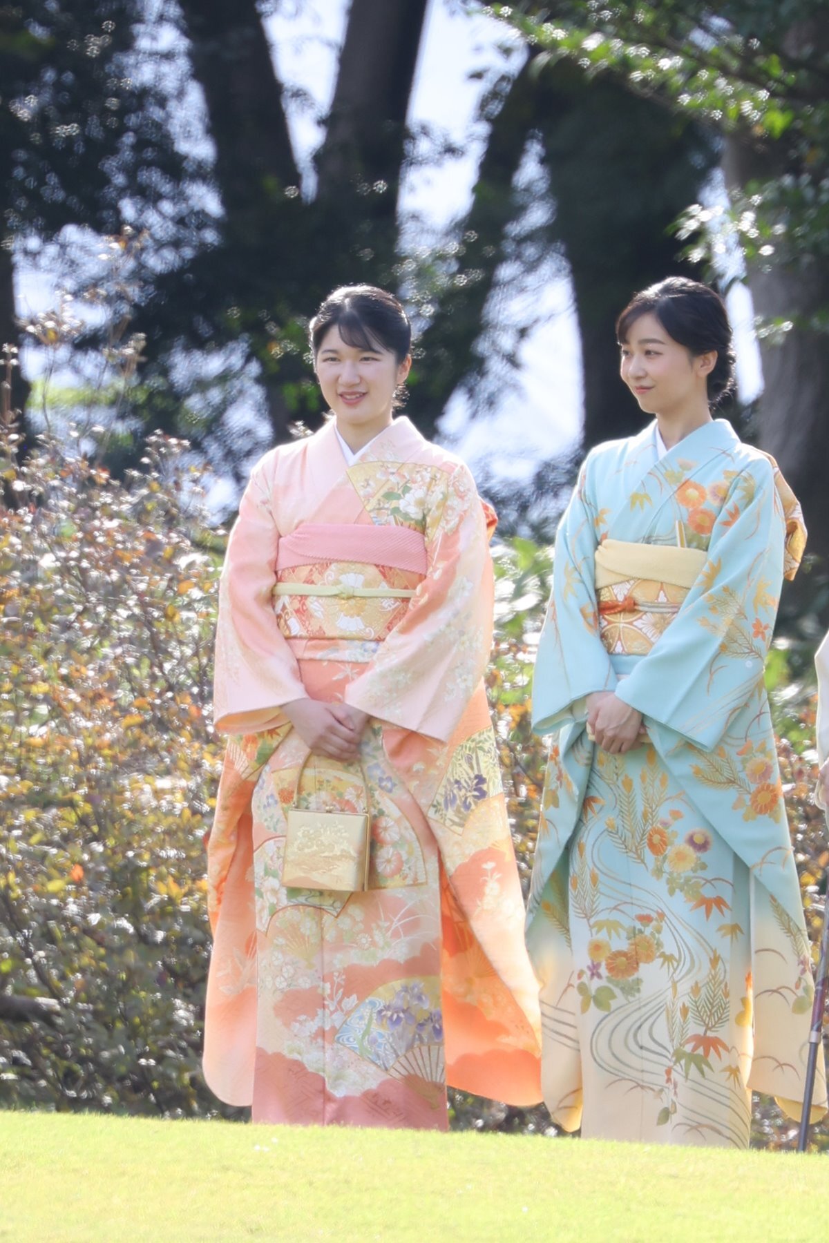 愛子さまと佳子さま、秋の園遊会で魅せた「お揃いコーデ」の輝きと皇室の「おもてなし」 2024年秋の園遊会でパステルカラーの和装をお召しの愛子さまと佳子さま