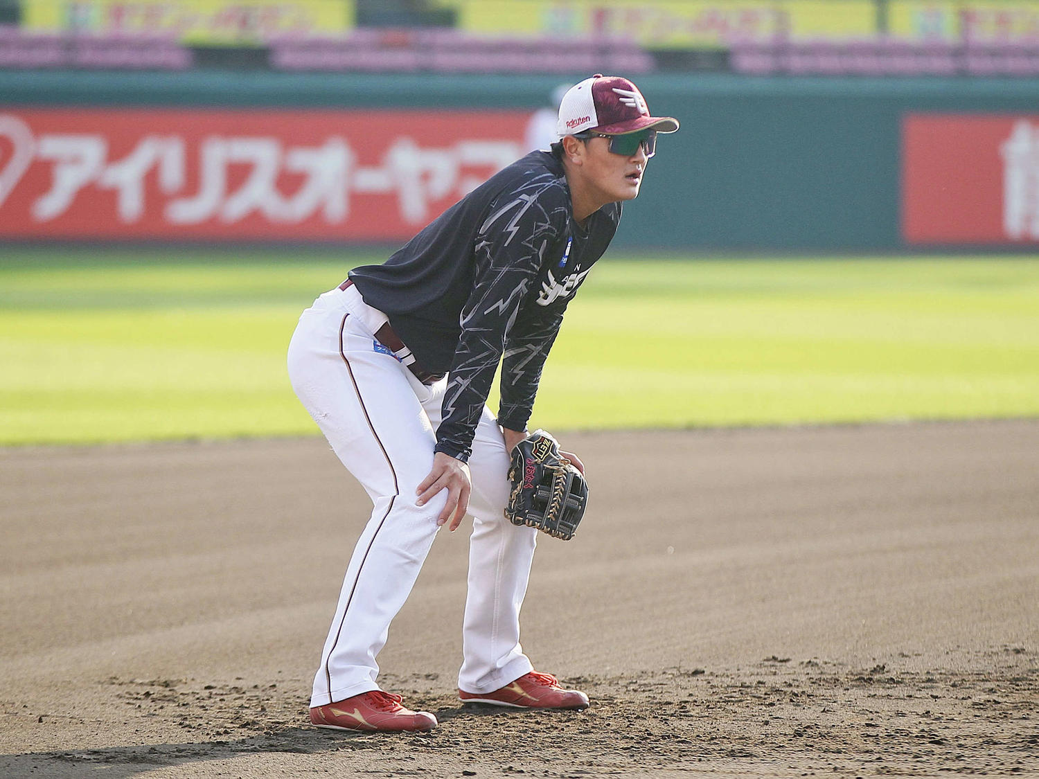 【楽天】青野拓海が秋季練習の内野ノックなどで汗　ルーティンが実った最終戦の一打に手応え（日刊スポーツ） - Yahoo!ニュース