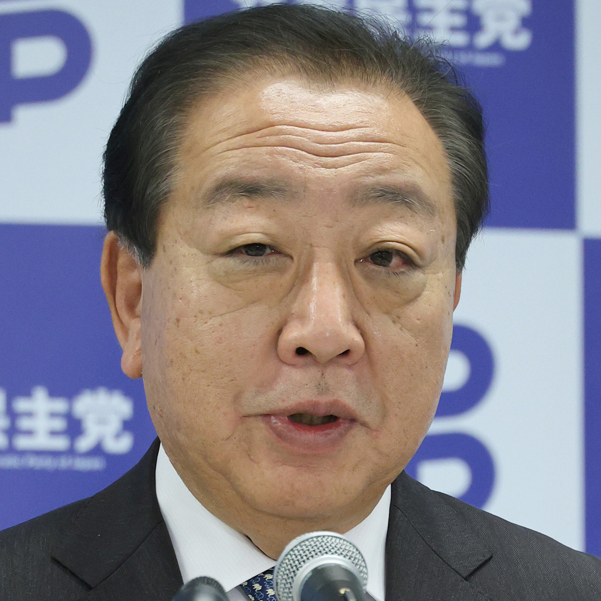 立憲民主党の「食料品消費税ゼロ」法案提出に波紋:野田元首相の過去と国民の反応 立憲民主党の野田佳彦元首相が記者会見で発言する様子。食料品消費税ゼロ法案提出や増税に関する議論の焦点となる人物。