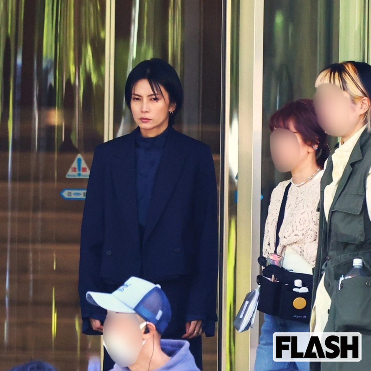 女優の柴咲コウが東京国際映画祭のレッドカーペットに登場した際の様子