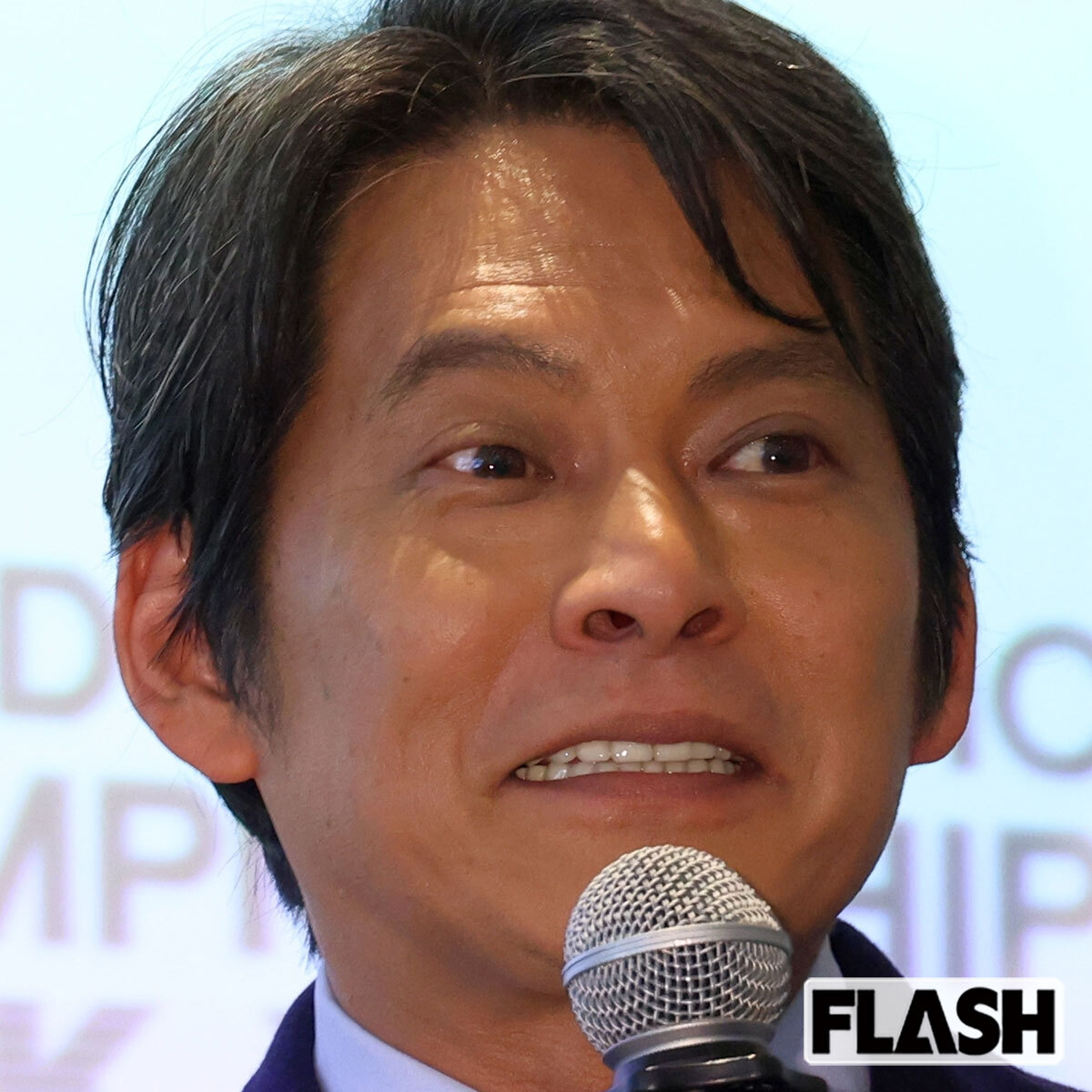 織田裕二が困惑の表情で新宿の街を疾走する「踊る大捜査線 N.E.W.」の撮影風景