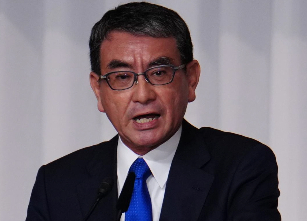 河野太郎元外相　「フェラーリやポルシェに入れるガソリンを下げる必要はないのでは」→暫定税率廃止に石破内閣の頃から反対、本当に困っている人に支援を（デイリースポーツ） - Yahoo!ニュース