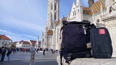 「荷物が少なすぎる」とドラッグ密輸を疑われ“別室送り”…それでも海外旅好きな34歳男性がスーツケースを持たない訳→「身軽さがすべて」な旅哲学