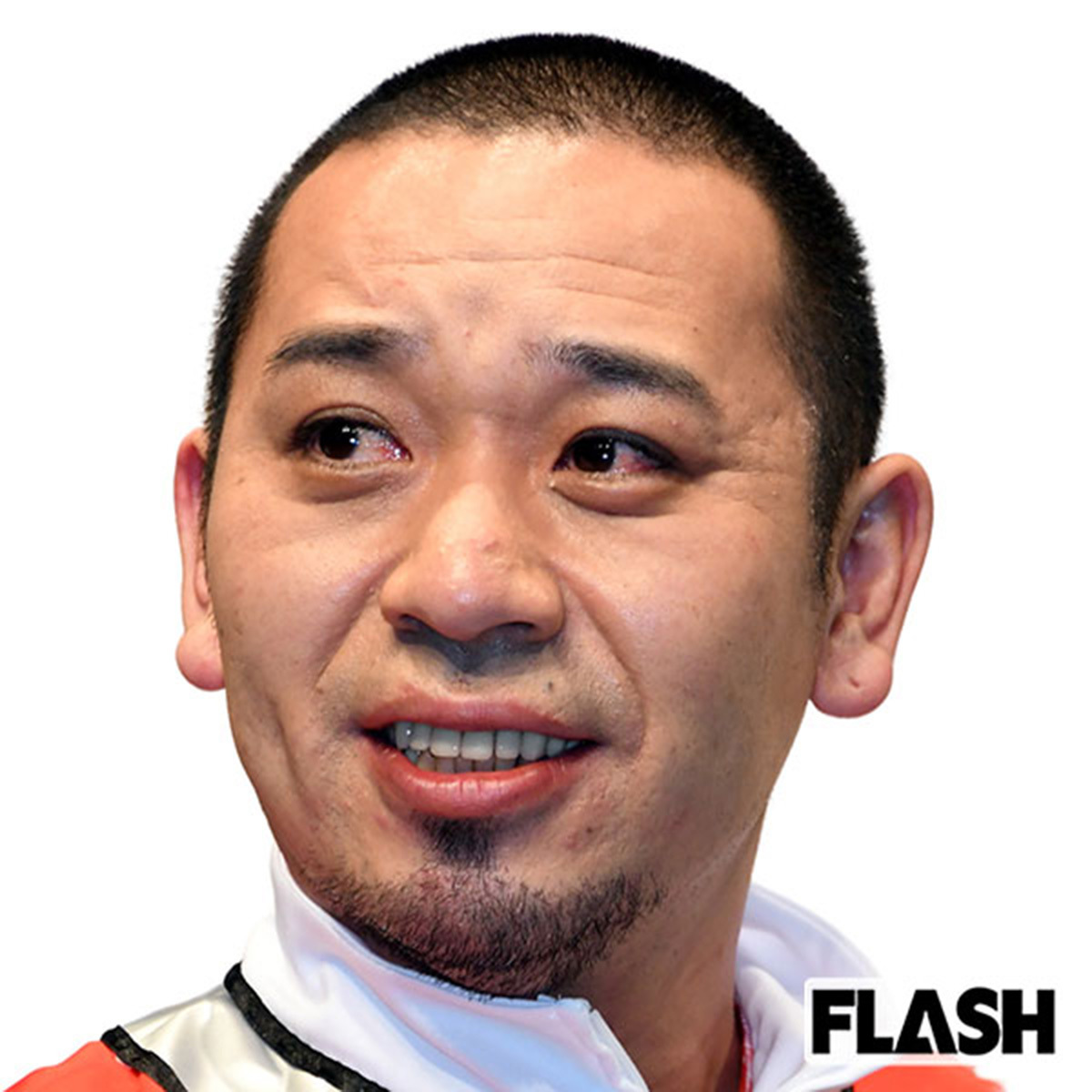 千鳥大悟、『酒のツマミになる話』終了発表VTRでアインシュタインの言葉が書かれたパーカーを着用