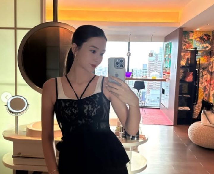 山本由伸投手のドジャース世界一セレモニーで、奥様会に紛れるNikiこと丹羽仁希の姿。