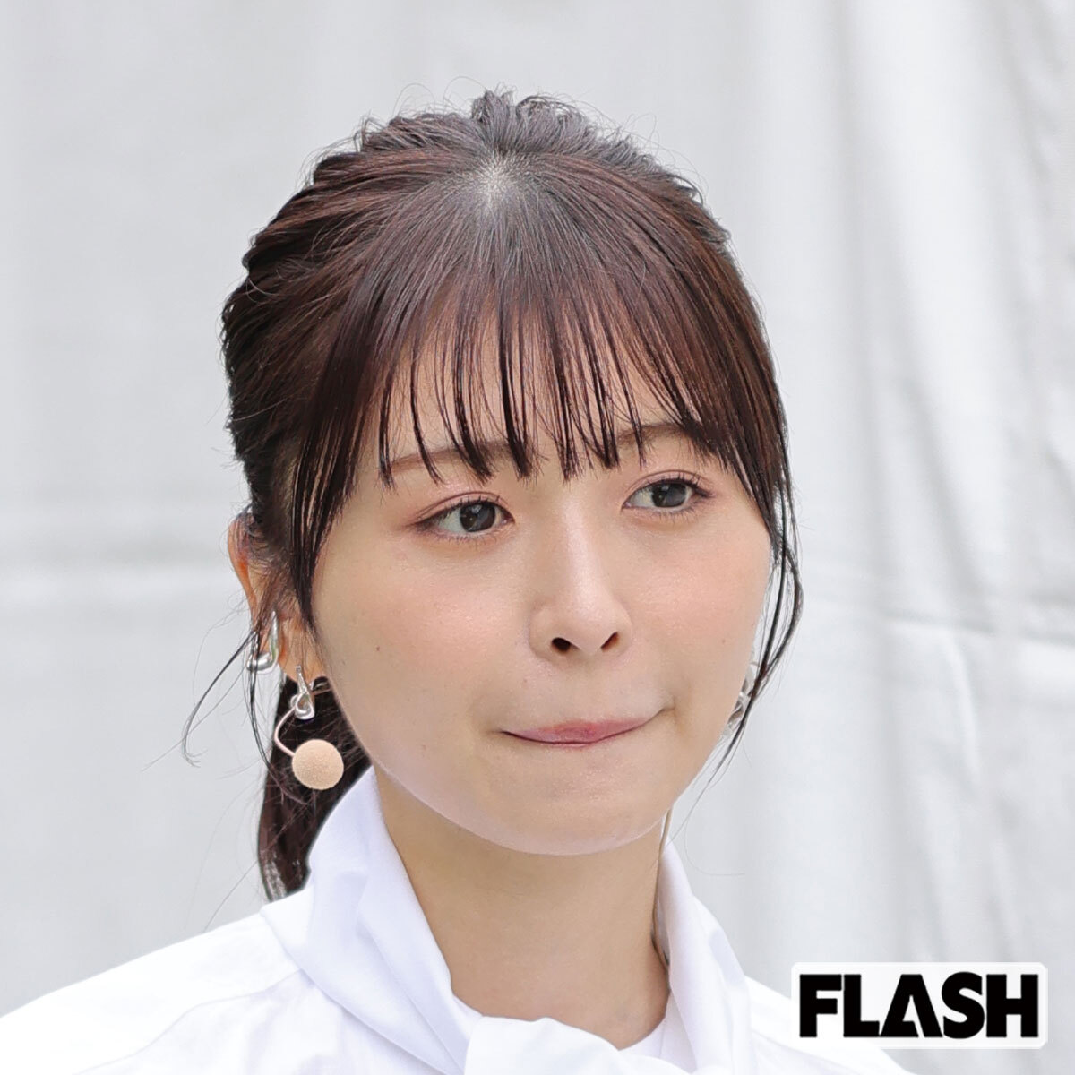 2026年卓上カレンダーをPRする長濱ねる