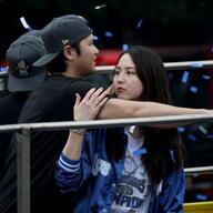 【真美子さん、いた!】ドジャース優勝パレードで大谷スタジャン着てて草www