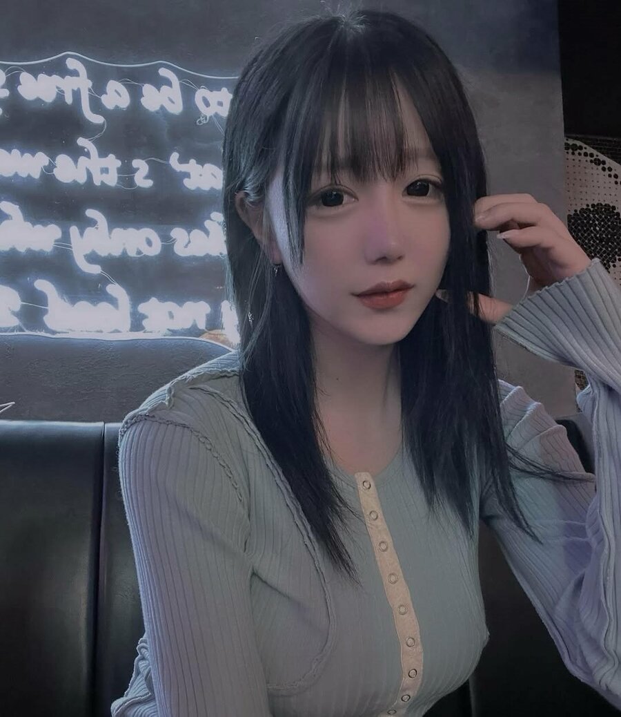 『月曜から夜ふかし』出演で人気の多田さんが自身のインスタグラムで公開した過去の鼻整形後のダウンタイム中の写真。