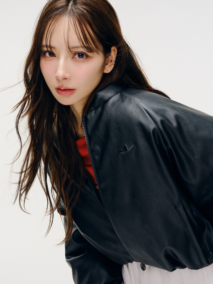 Z世代女生「夢想中的身材」擁有者、韓系辣妹Pyona穿搭「adidas Originals」冬季款，用流行的短版上衣展示4種充滿個性的造型