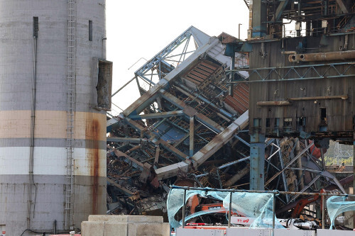 韓国・蔚山の火力発電所でタワー型ボイラーが倒壊し７人が下敷き、救助活動続く…聯合ニュース